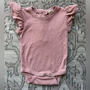 Kate Quinn ribbed ruffle sleeve bodysuit